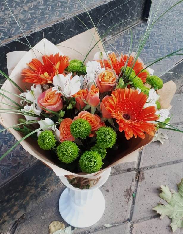 Букет цветов из: Герберы, Хризантемы, Альстромерии и Розы в Урус-Мартане