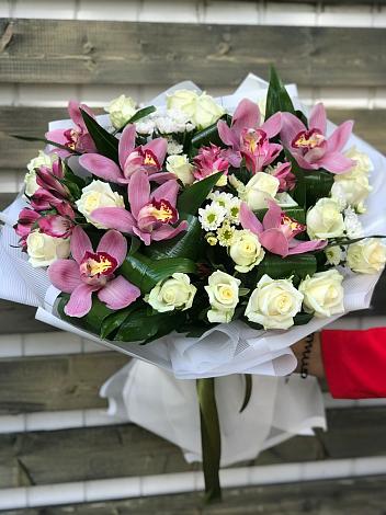 Букет цветов из: Розы и Хризантемы в Урус-Мартане