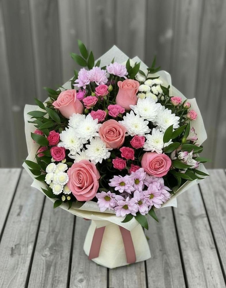 Букет цветов из: Альстромерии, Гвоздики, Розы и Хризантемы в Урус-Мартане