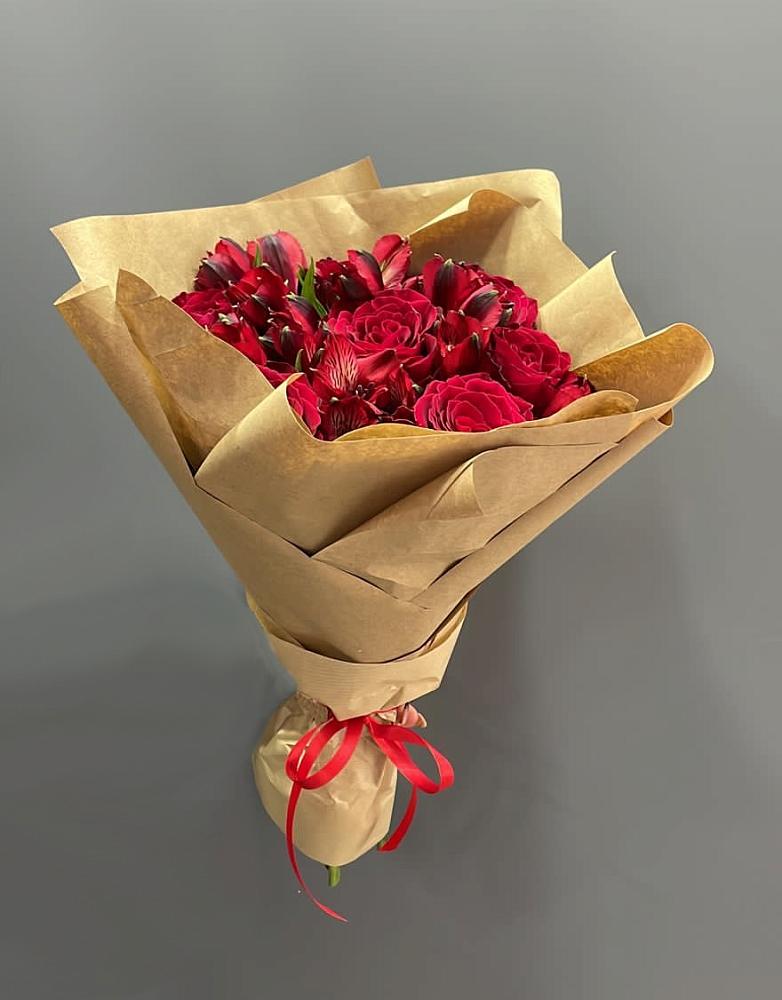 Букет цветов из: Альстромерии и Розы в Урус-Мартане