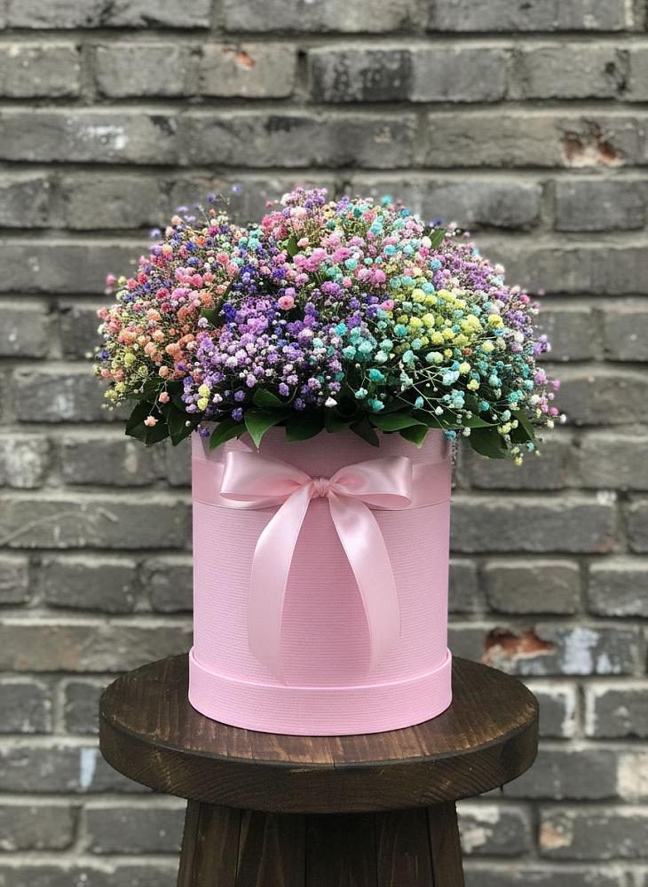 Цветочная композиция из Гипсофила и Розы в шляпной коробке в Урус-Мартане
