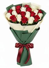 Букет Микс из красных и белых роз в Урус-Мартане