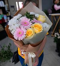 Букет цветов из:  Герберы, Розы и Хризантемы в Урус-Мартане