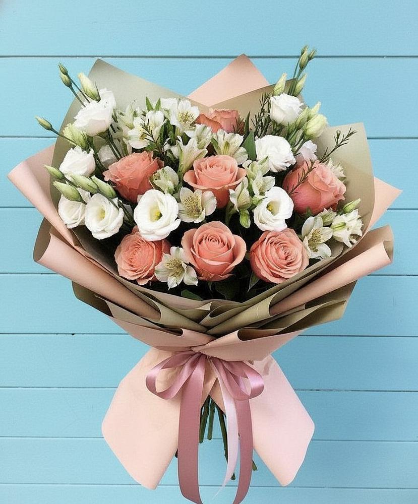 Букет цветов из: Розы, Альстромерии и Лизиантусы в Урус-Мартане
