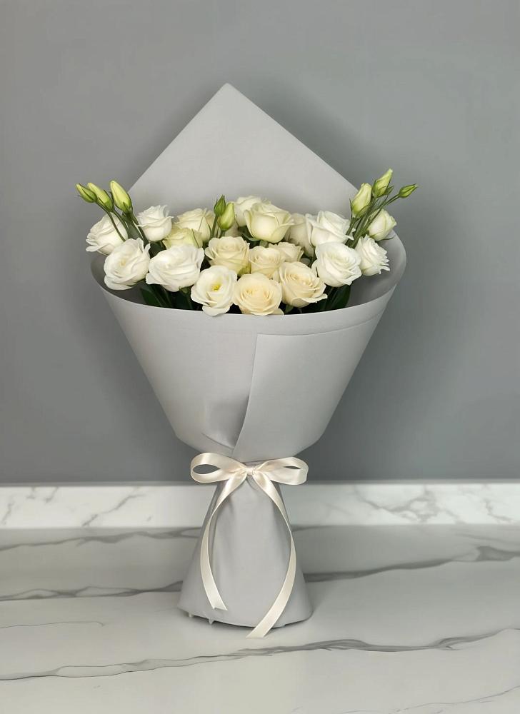 Букет цветов из: Розы и Лизиантусы в Урус-Мартане