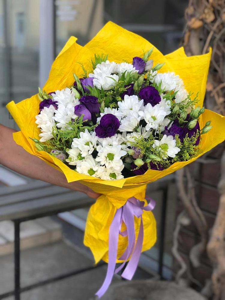 Букет цветов из: Ирисы, Хризантемы и Ромашки в Урус-Мартане