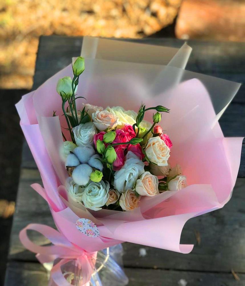 Букет цветов из: Розы и Лизиантусы в Урус-Мартане