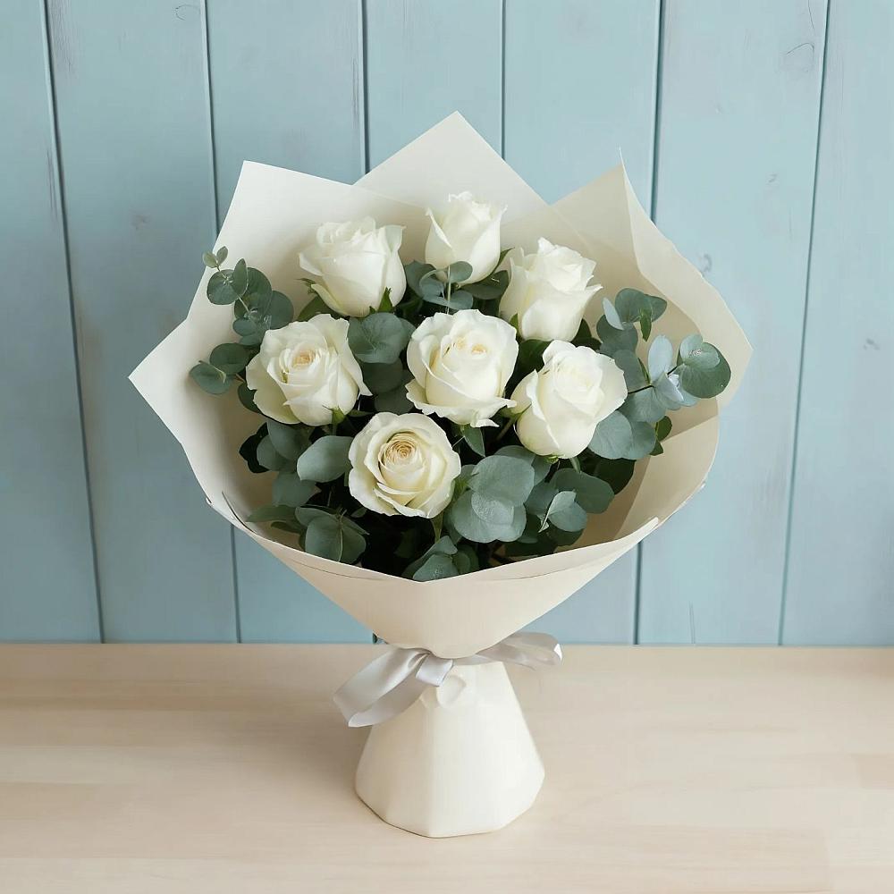 Букет Белые розы в Эвкалипте в Урус-Мартане