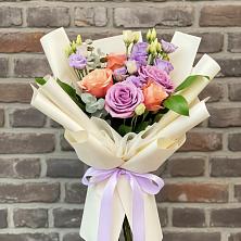 Букет цветов из:  Лизиантусы и Розы в Урус-Мартане