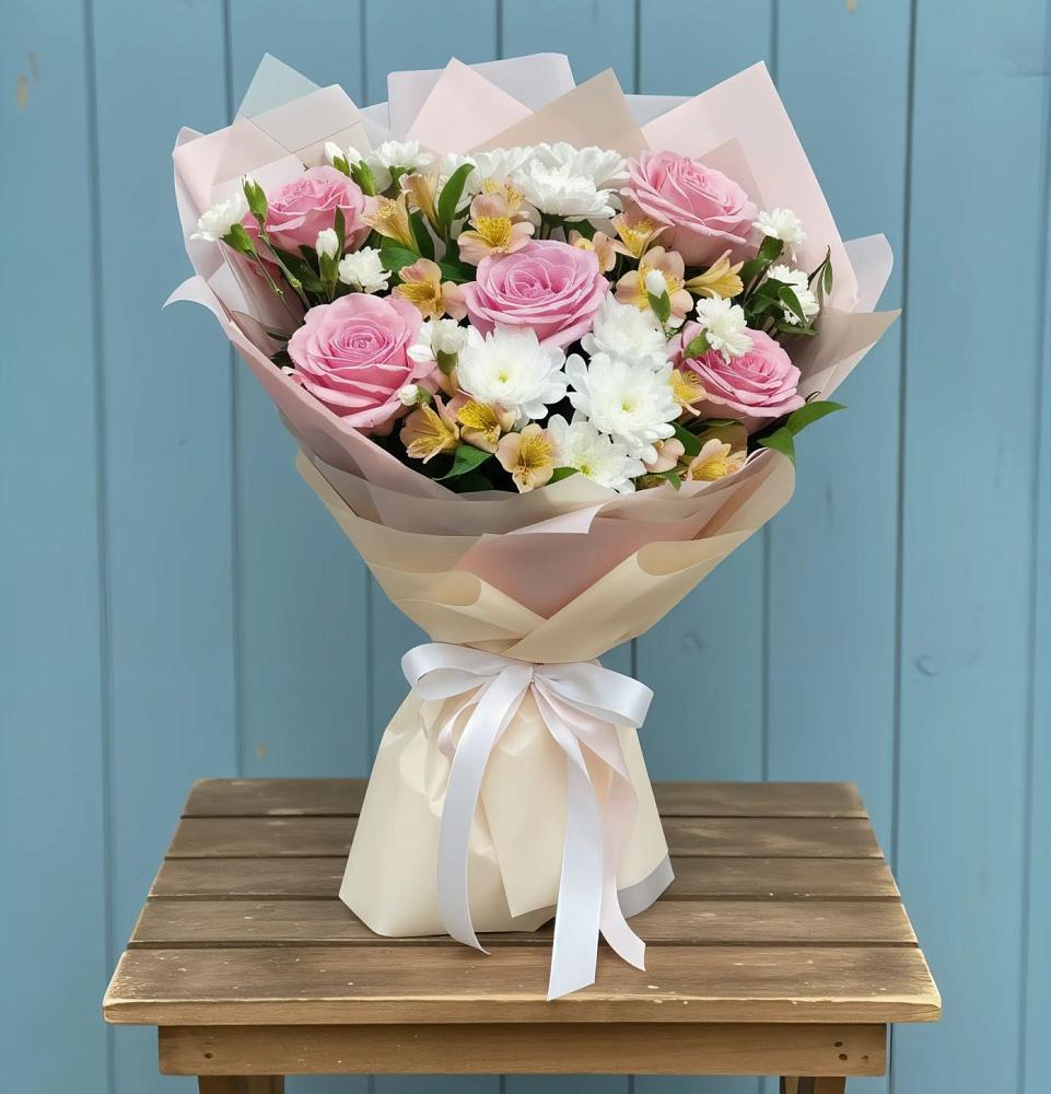 Букет цветов из: Гвоздики, Орхидеи и Розы в Урус-Мартане