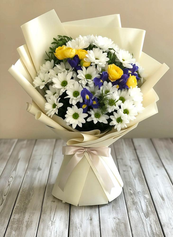 Букет цветов из: Ирисы, Хризантемы и Розы в Урус-Мартане