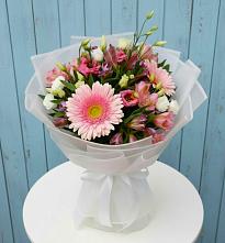 Букет цветов из:  Герберы, Альстромерии и Лизиантусы в Урус-Мартане