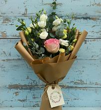 Букет цветов из:  Розы и Лизиантусы в Урус-Мартане