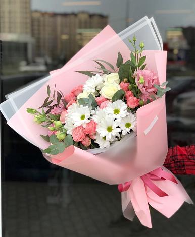 Букет цветов из: Розы, Лизиантусы и Хризантемы в Урус-Мартане