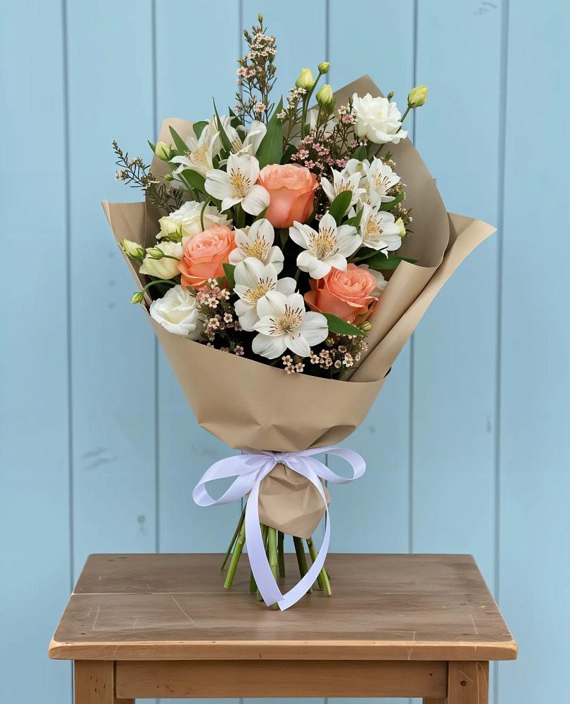 Букет цветов из: Альстромерии, Лизиантусы, Розы и Хризантемы в Урус-Мартане